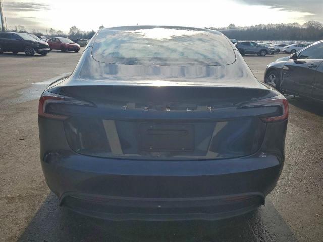 Tesla Model 3 Image 11
