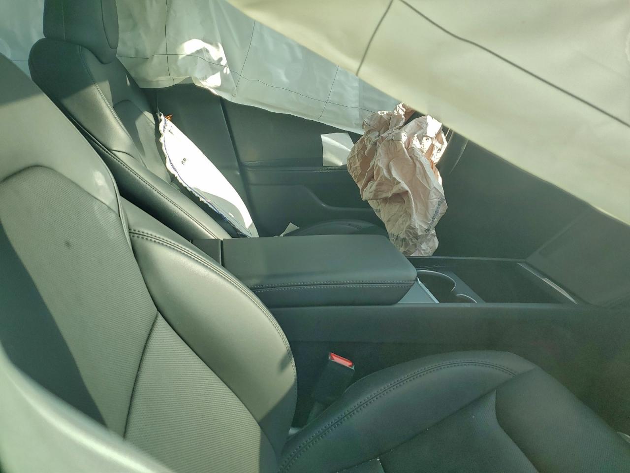 Tesla Model 3 Image 6