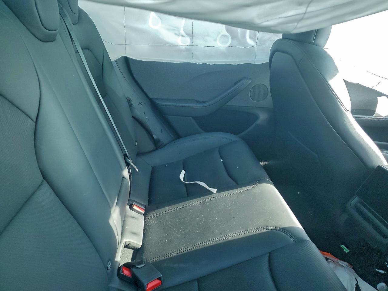 Tesla Model 3 Image 9