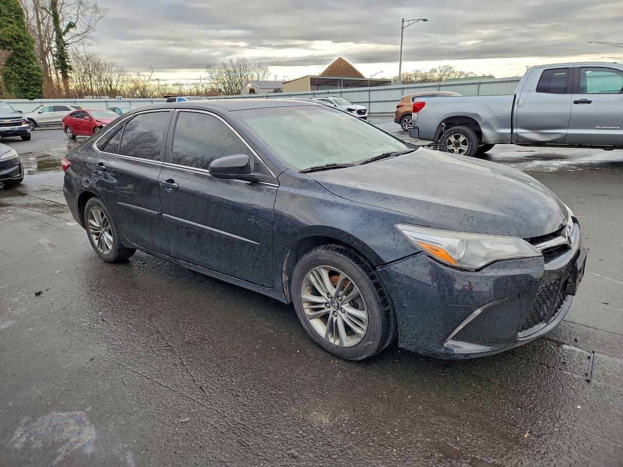 Toyota Camry Le Image 3