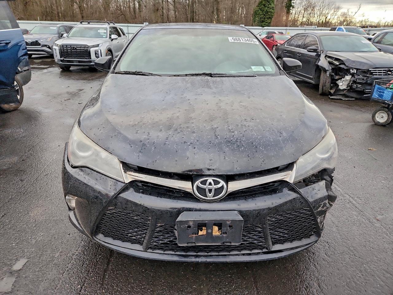 Toyota Camry Le Image 6