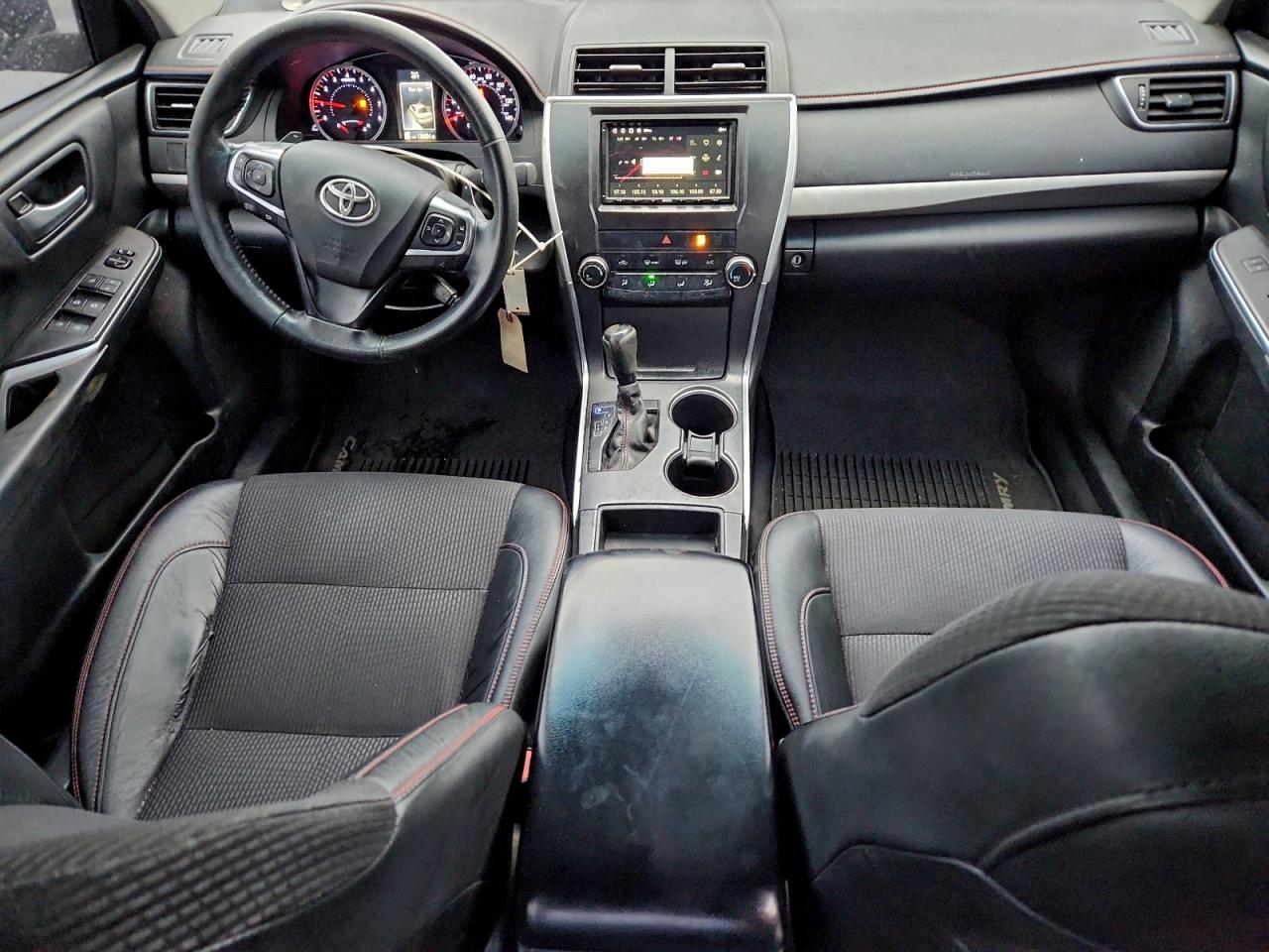 Toyota Camry Le Image 12