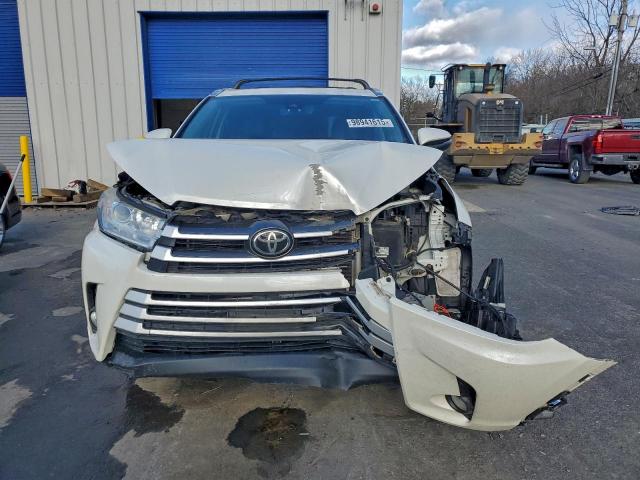Toyota Highlander Se Image 9