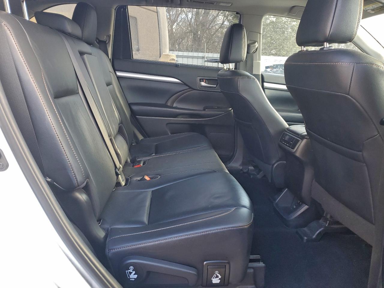 Toyota Highlander Se Image 5