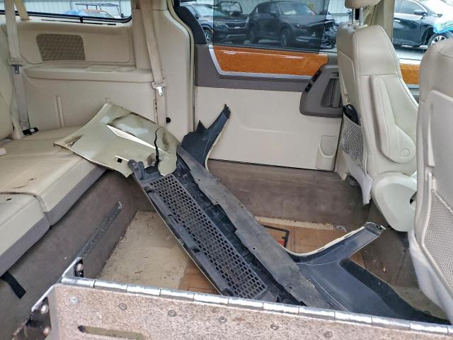 Chrysler Minivan Limited Image 4