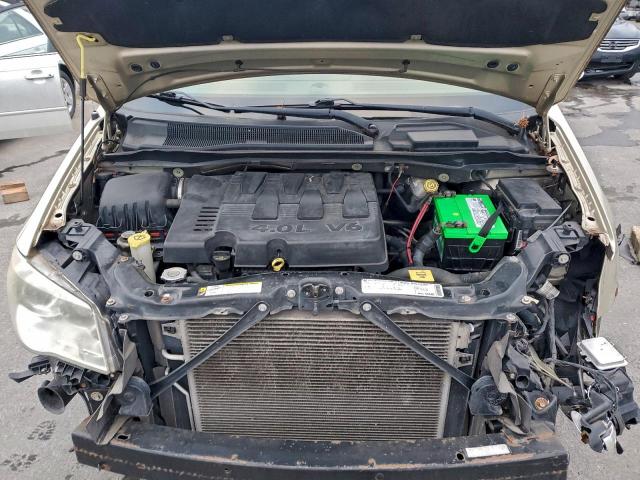 Chrysler Minivan Limited Image 6