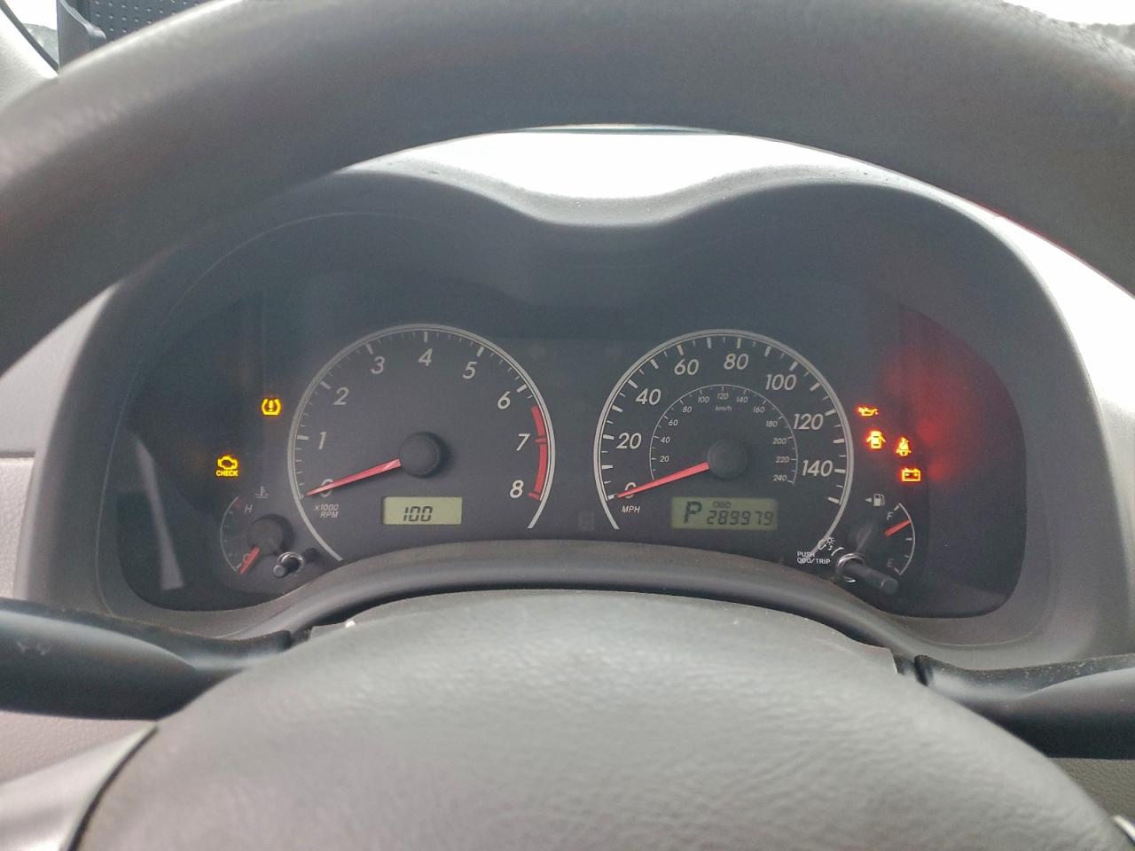 Toyota Corolla Base Image 9