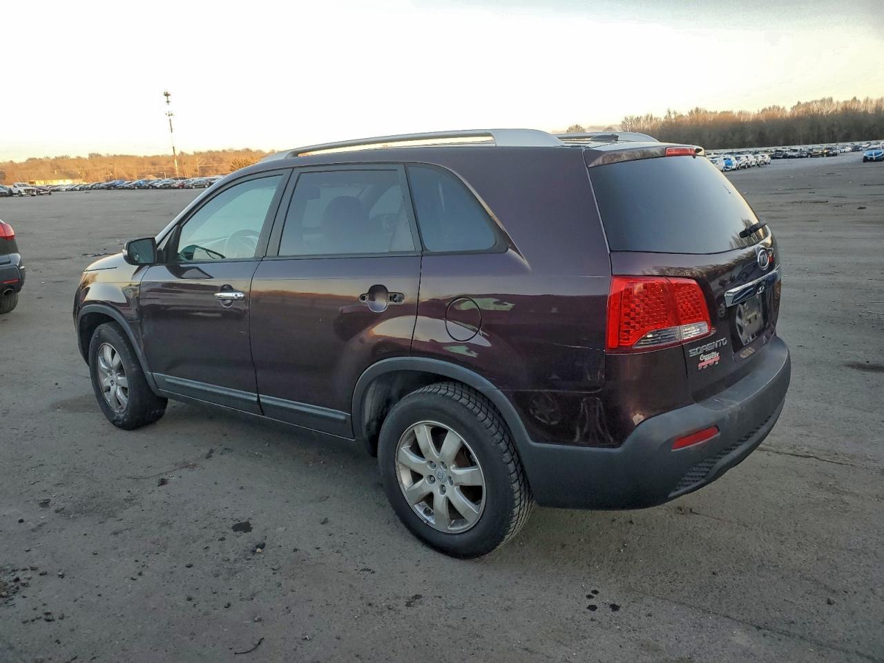 Kia Sorento Base Image 2
