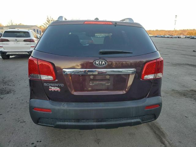 Kia Sorento Base Image 11