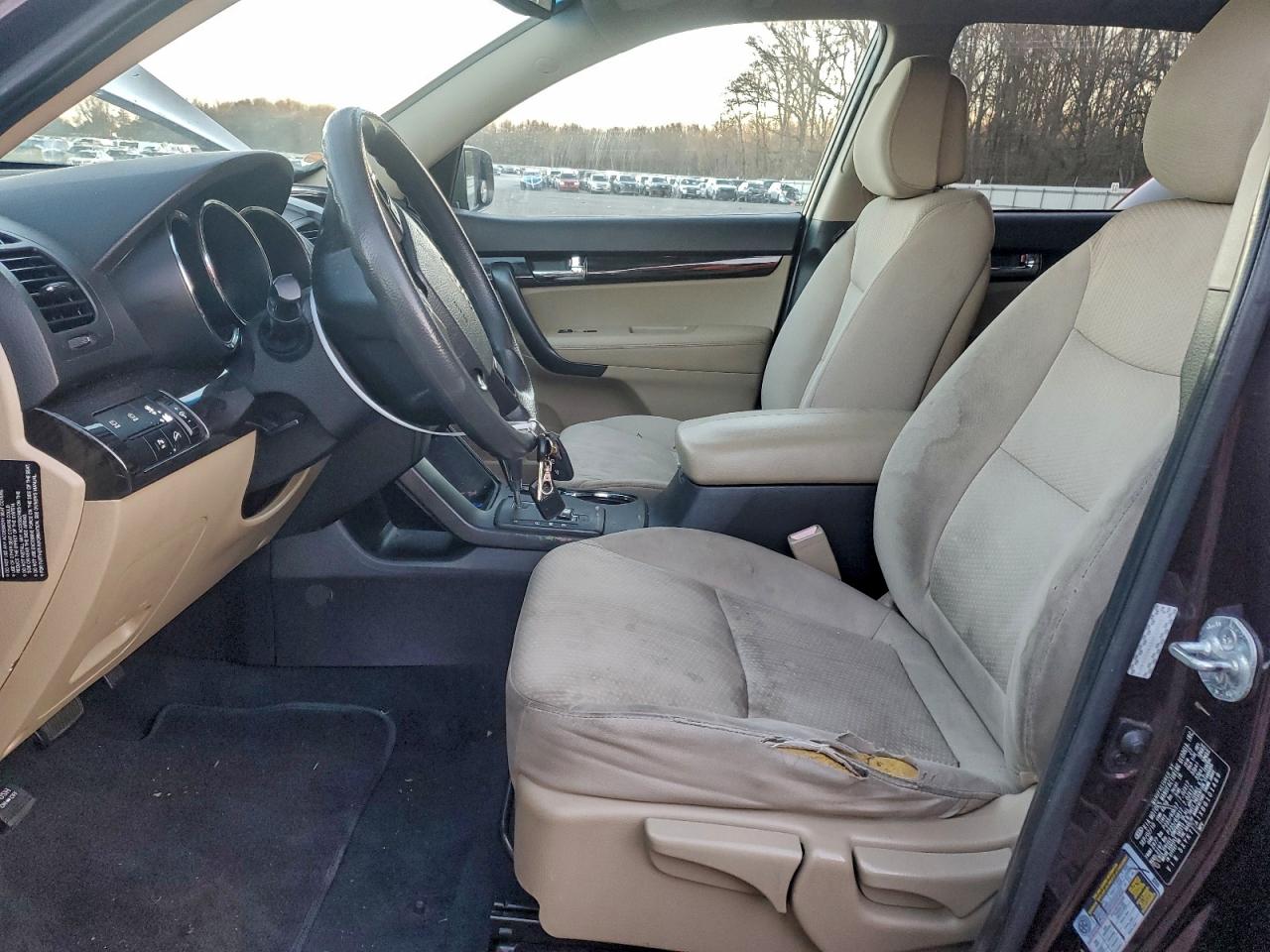 Kia Sorento Base Image 10