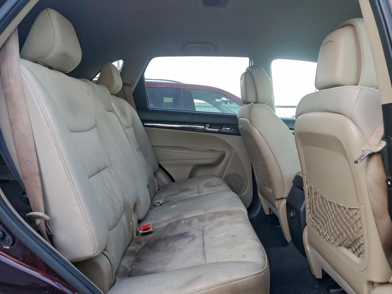 Kia Sorento Base Image 8