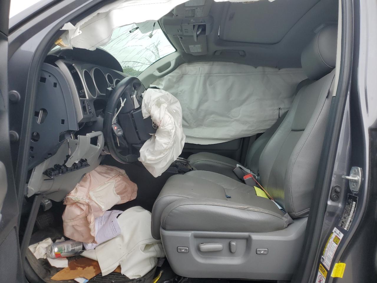 Toyota Sequoia Sr5 Image 12