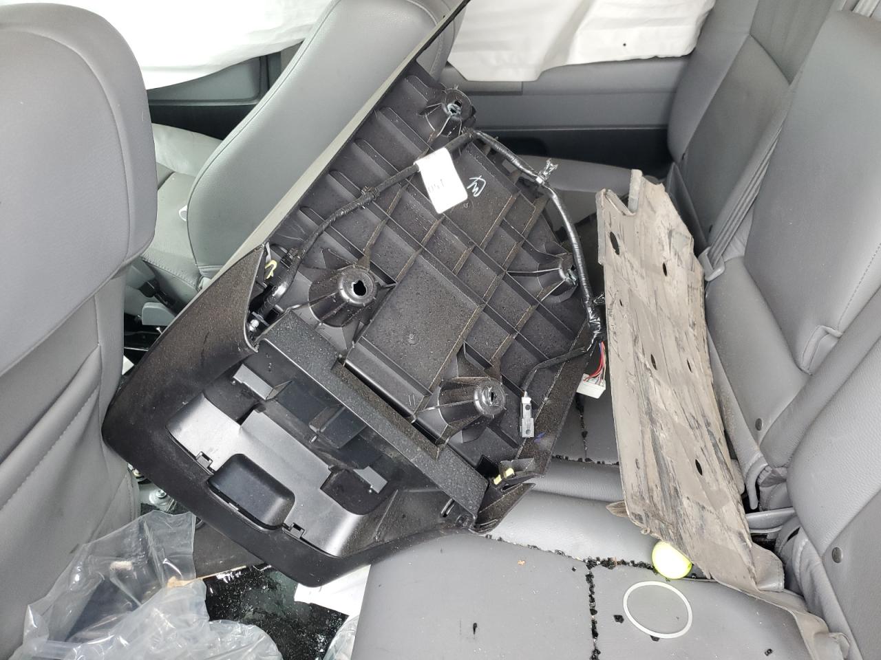 Toyota Sequoia Sr5 Image 6