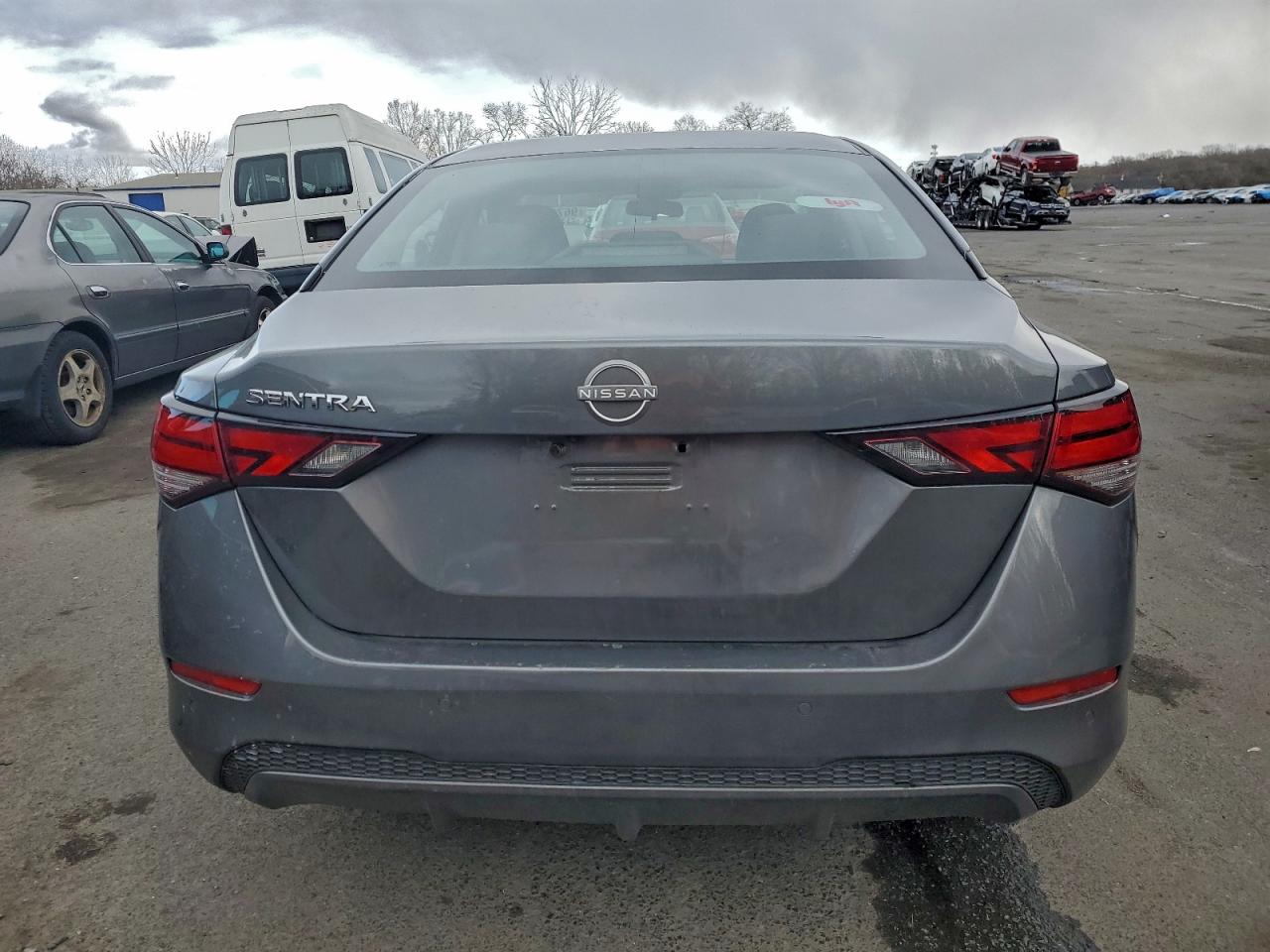 Nissan Sentra S Image 4