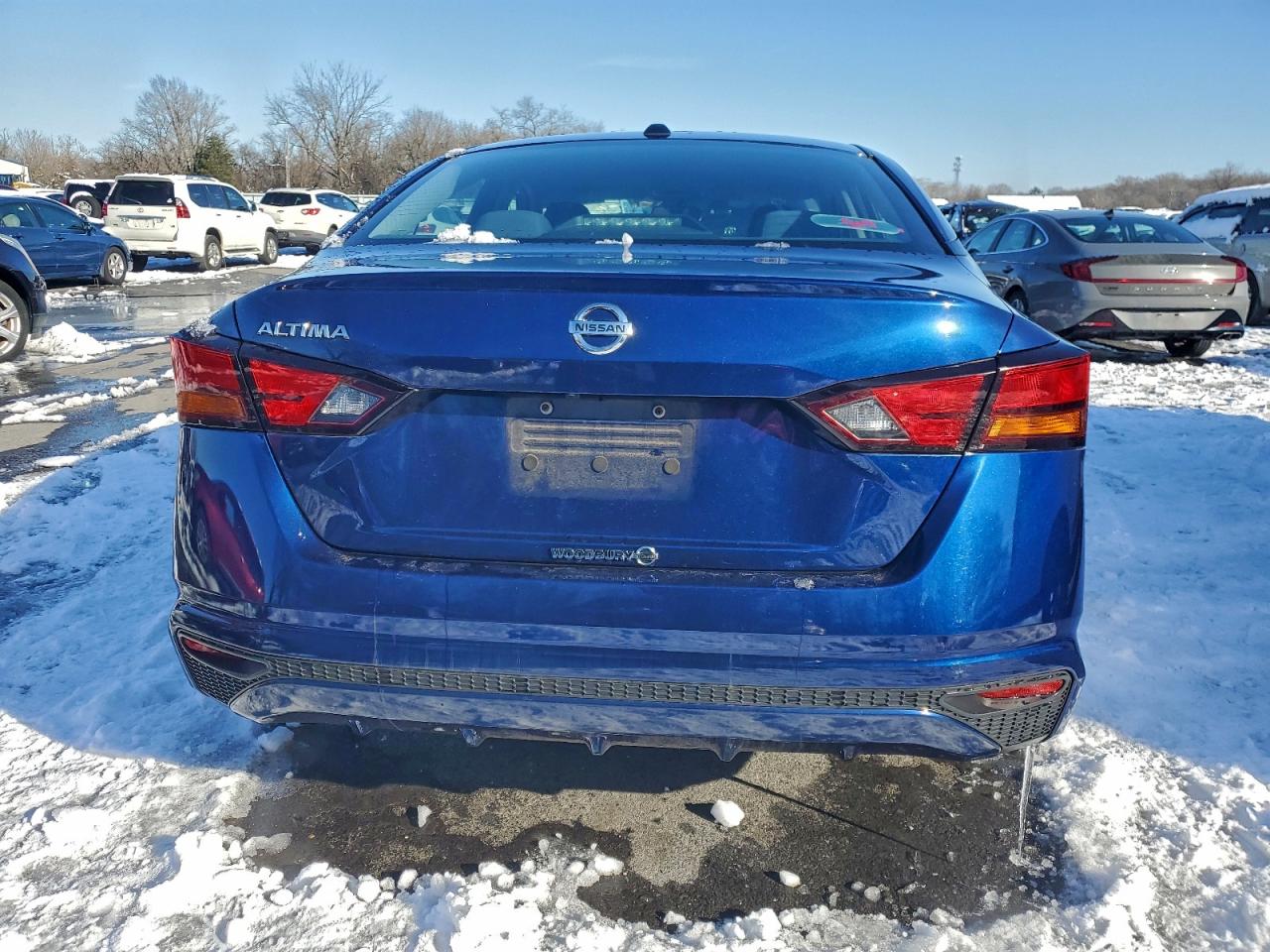 Nissan Altima S Image 10