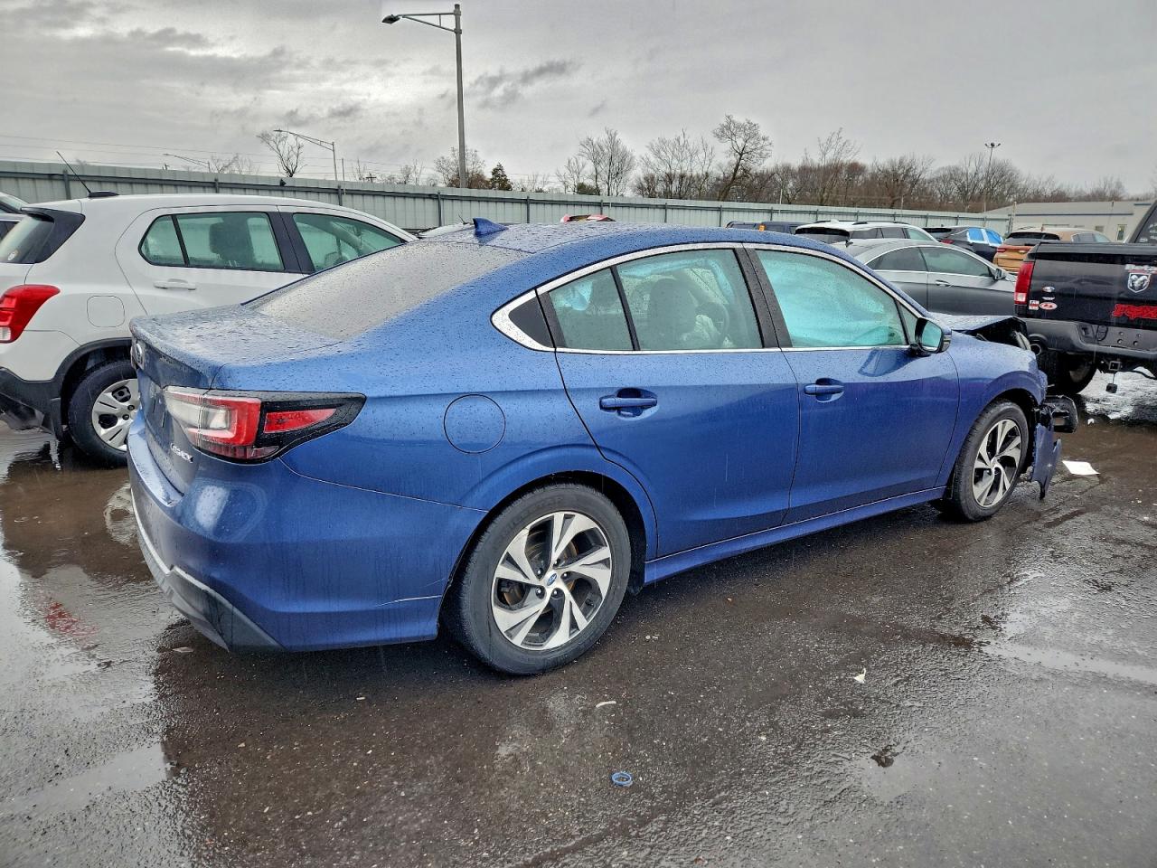 Subaru Legacy Premium Image 3