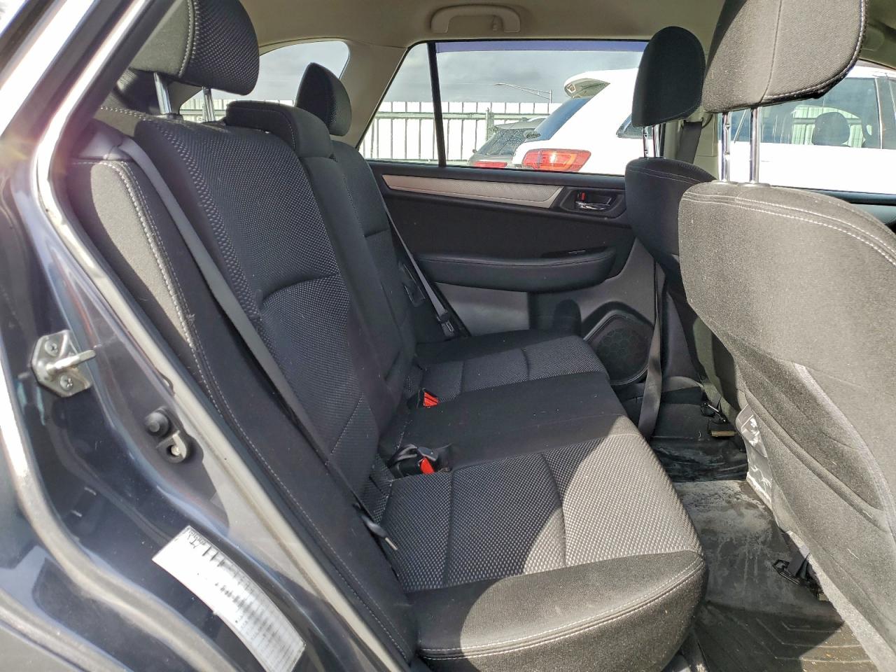 Subaru Outback 2.5i Premium Image 8