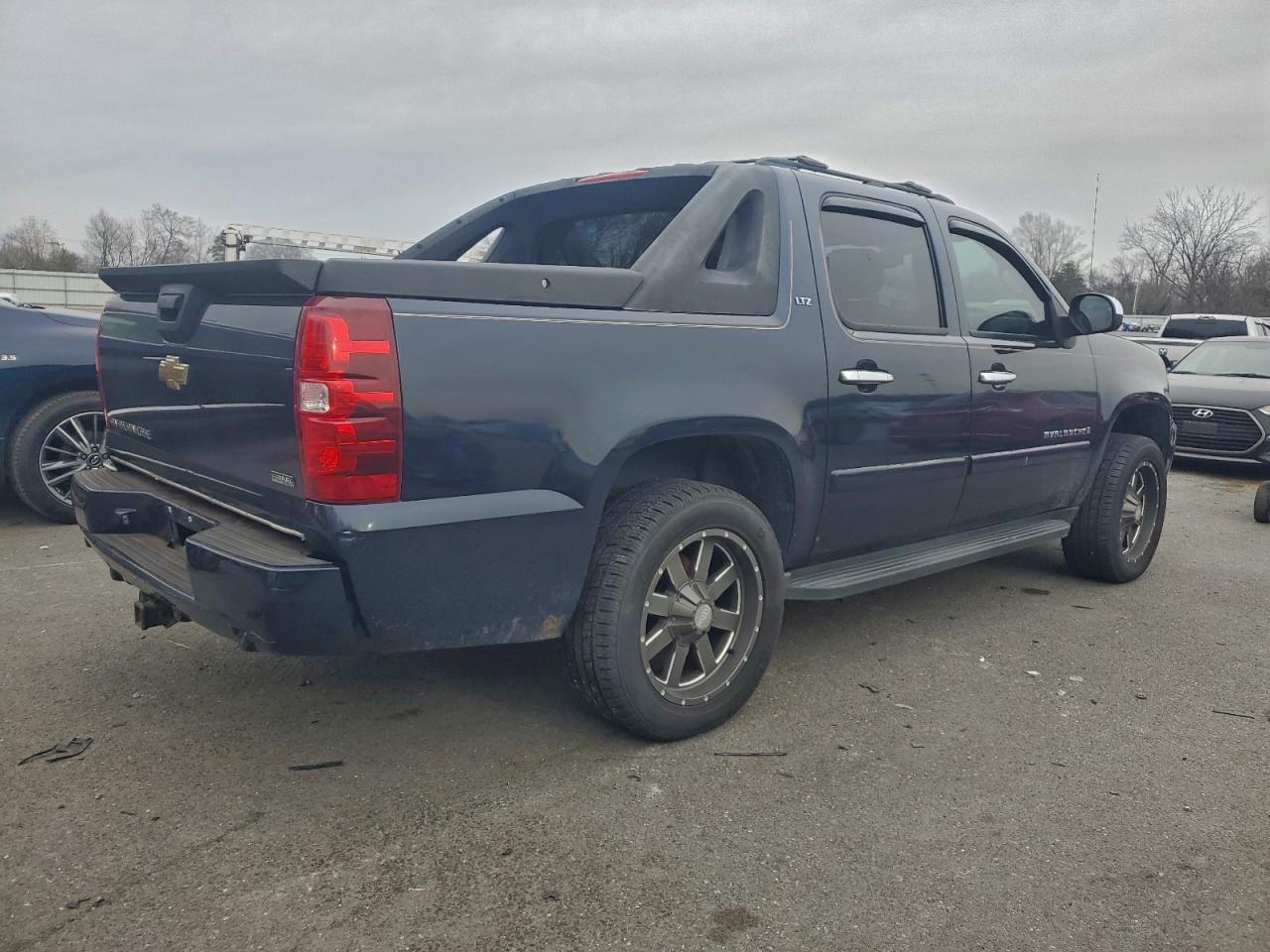 Chevrolet Avalanche K1500 Image 2