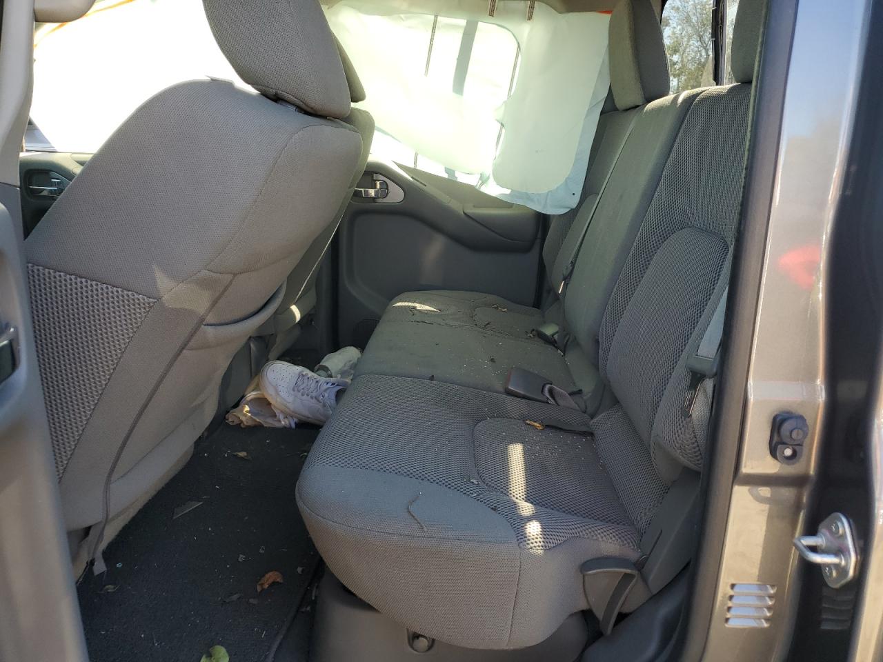 Nissan Frontier S Image 9