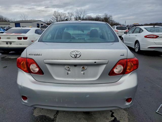 Toyota Corolla Base Image 8