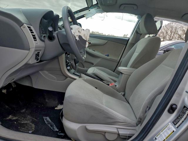 Toyota Corolla Base Image 3