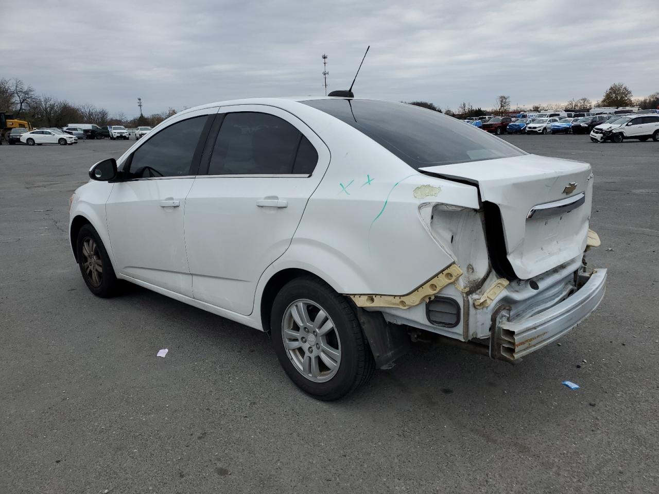 Chevrolet Sonic Lt Image 4