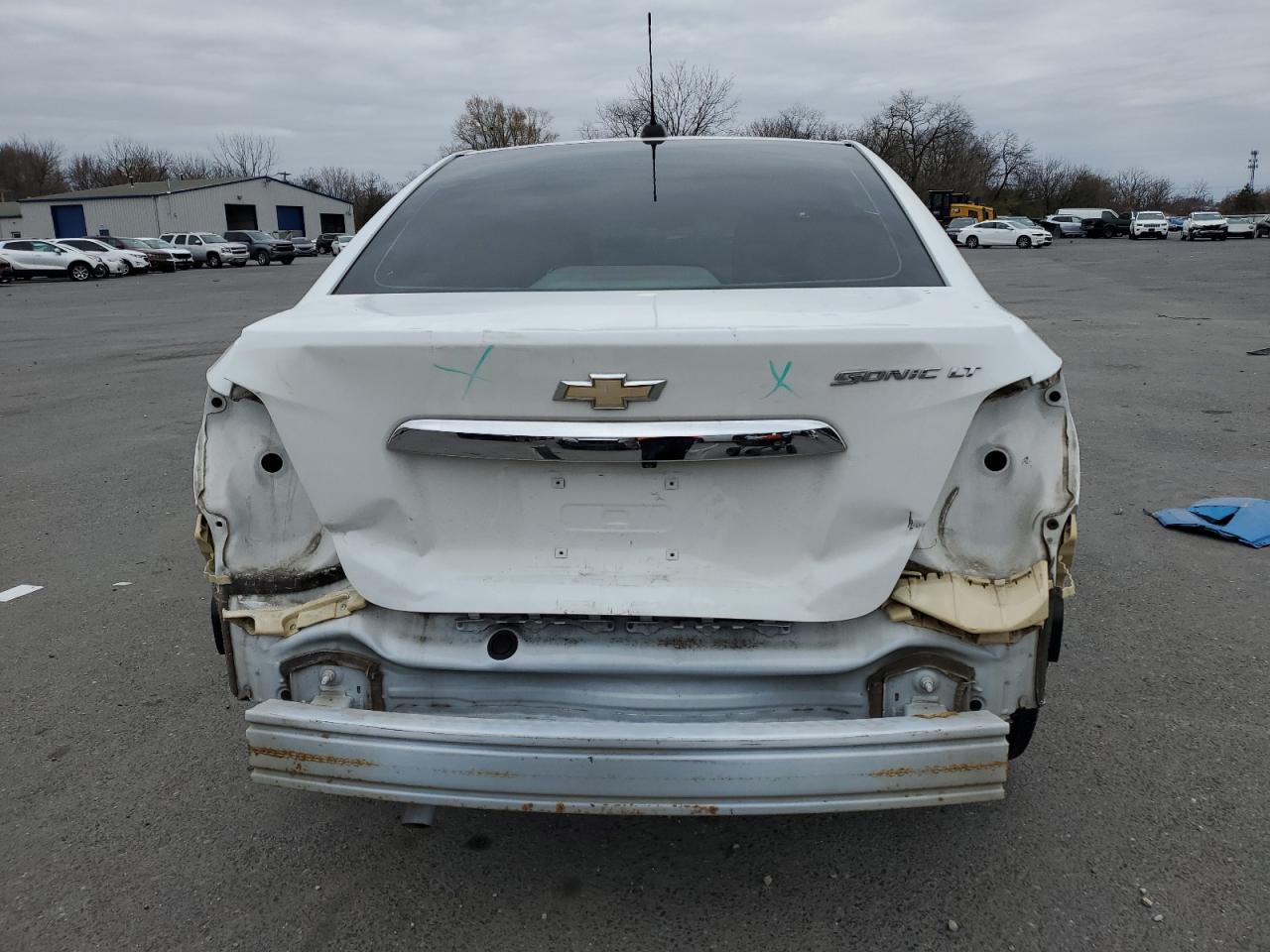 Chevrolet Sonic Lt Image 5