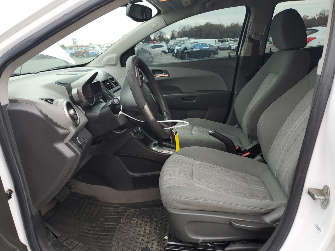 Chevrolet Sonic Lt Image 13