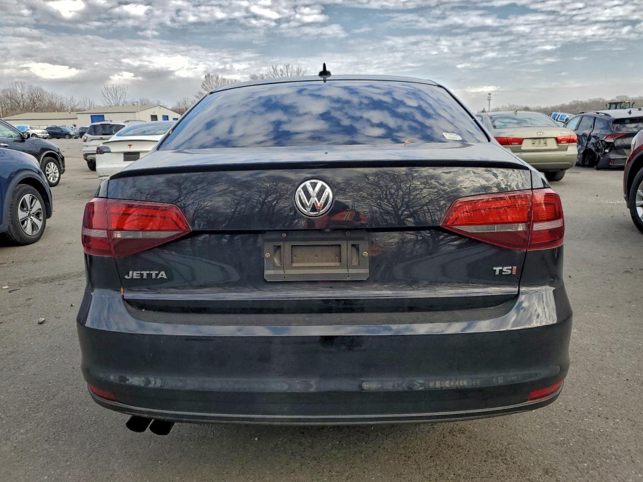 Volkswagen Jetta Sport Image 2