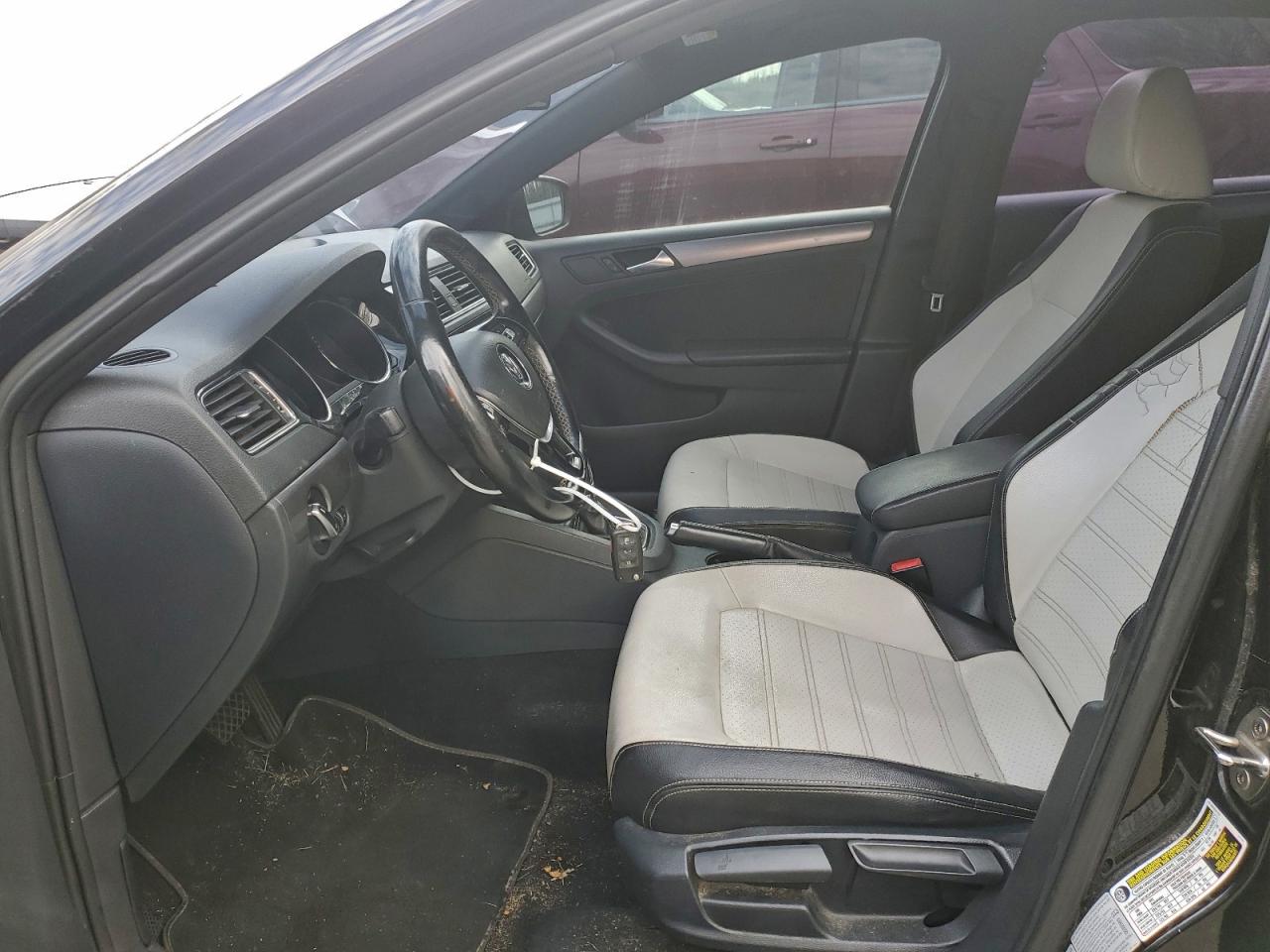 Volkswagen Jetta Sport Image 3