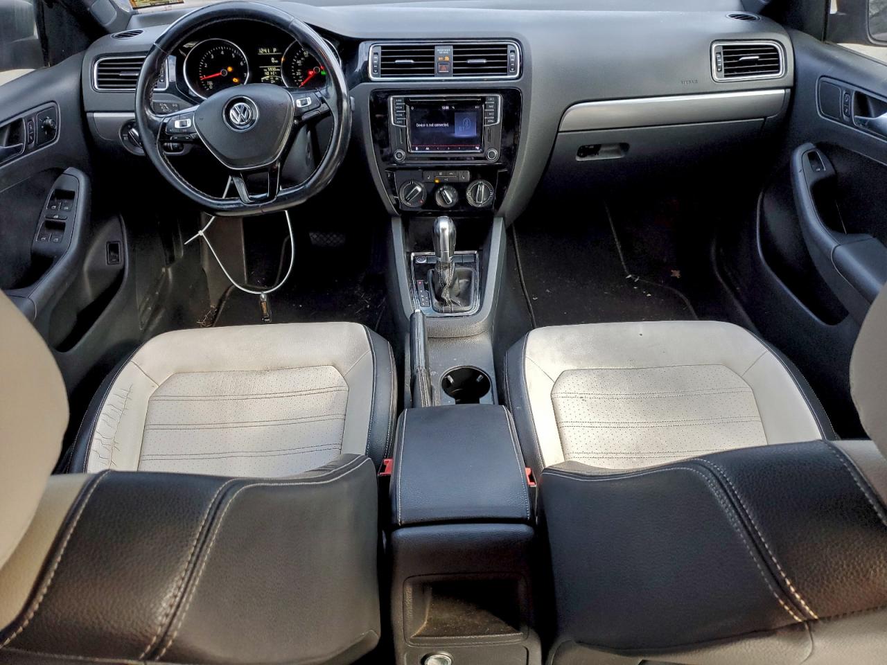 Volkswagen Jetta Sport Image 6