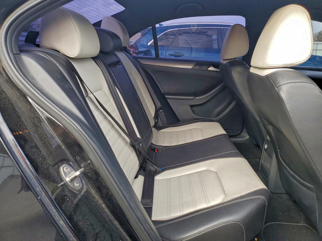 Volkswagen Jetta Sport Image 11