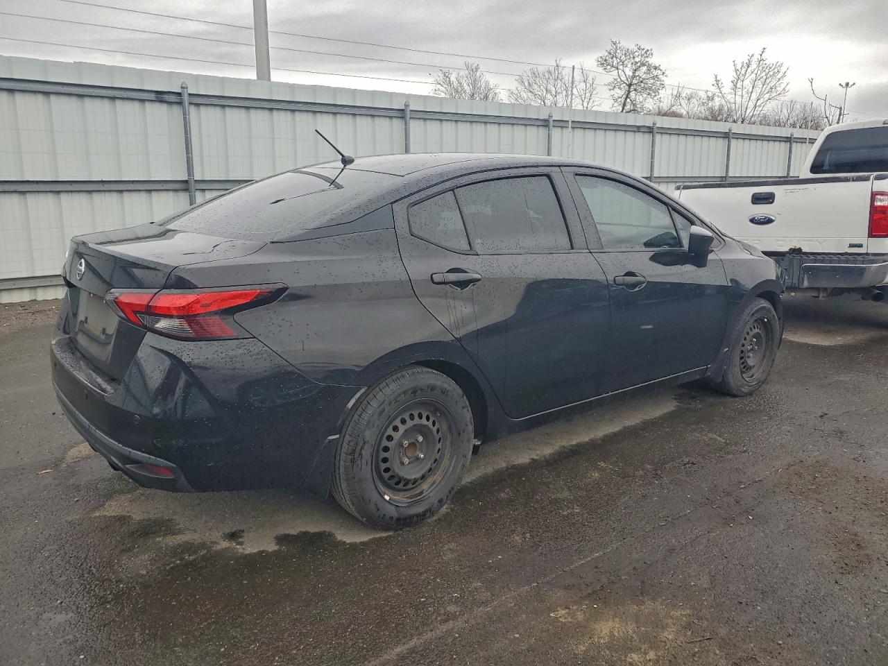 Nissan Versa S Image 8