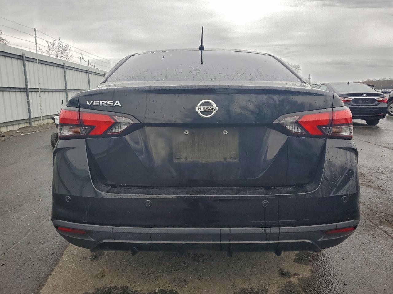 Nissan Versa S Image 3