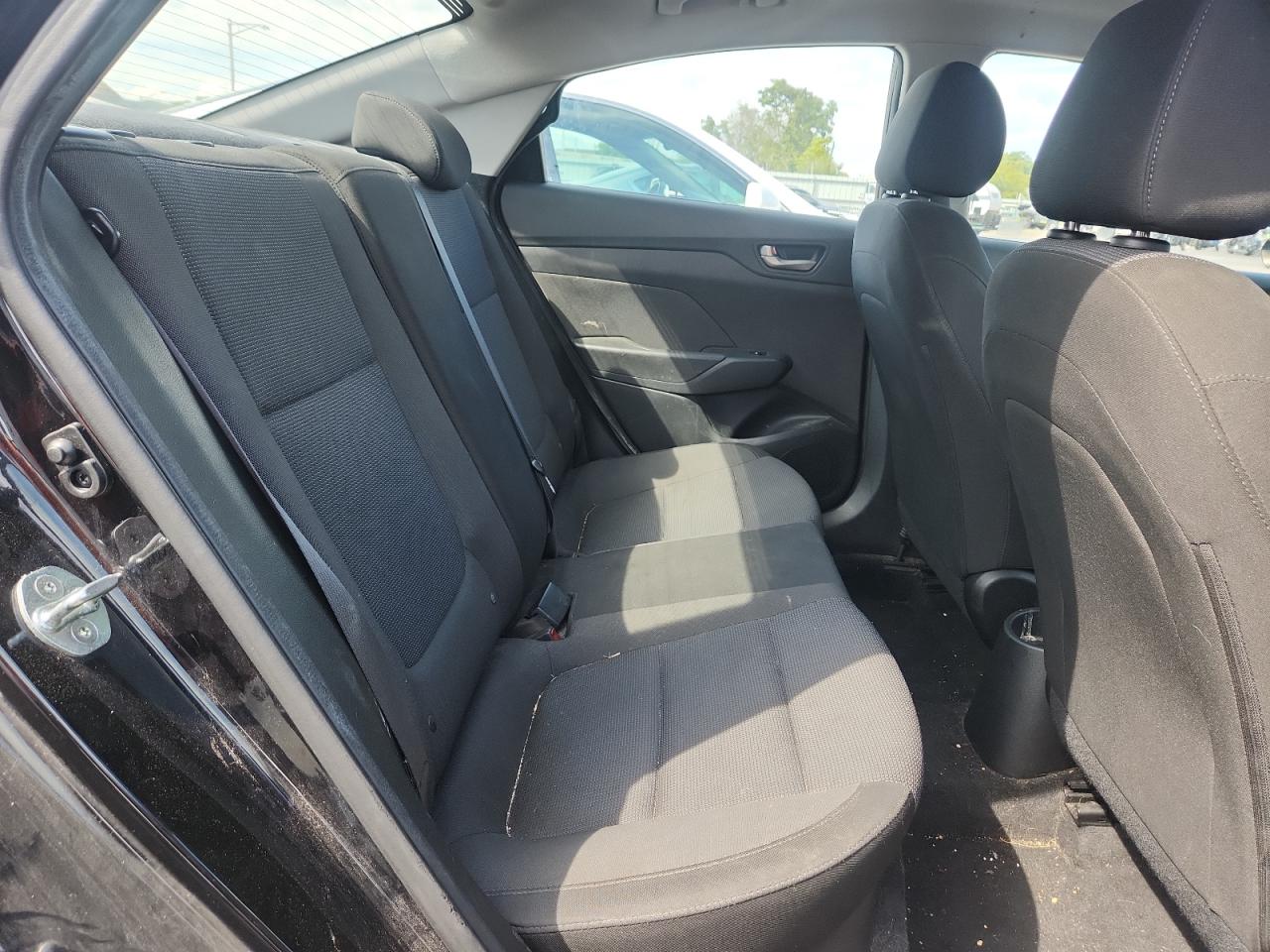 Hyundai ACCENT Se Image 8