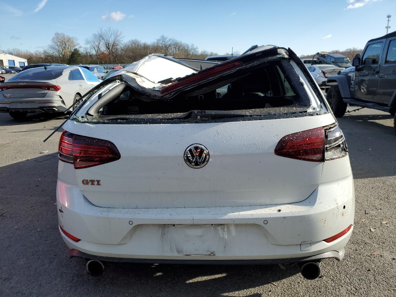 Volkswagen GTI S Image 12