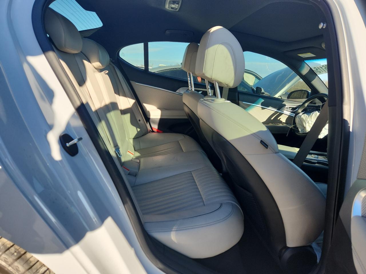 Genesis G70 Base Base Image 10