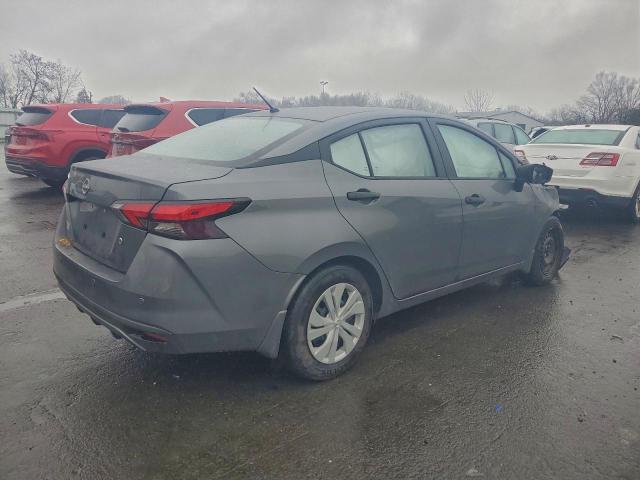 Nissan Versa S Image 3