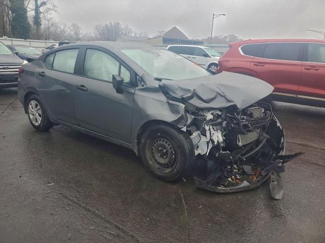 Nissan Versa S Image 2