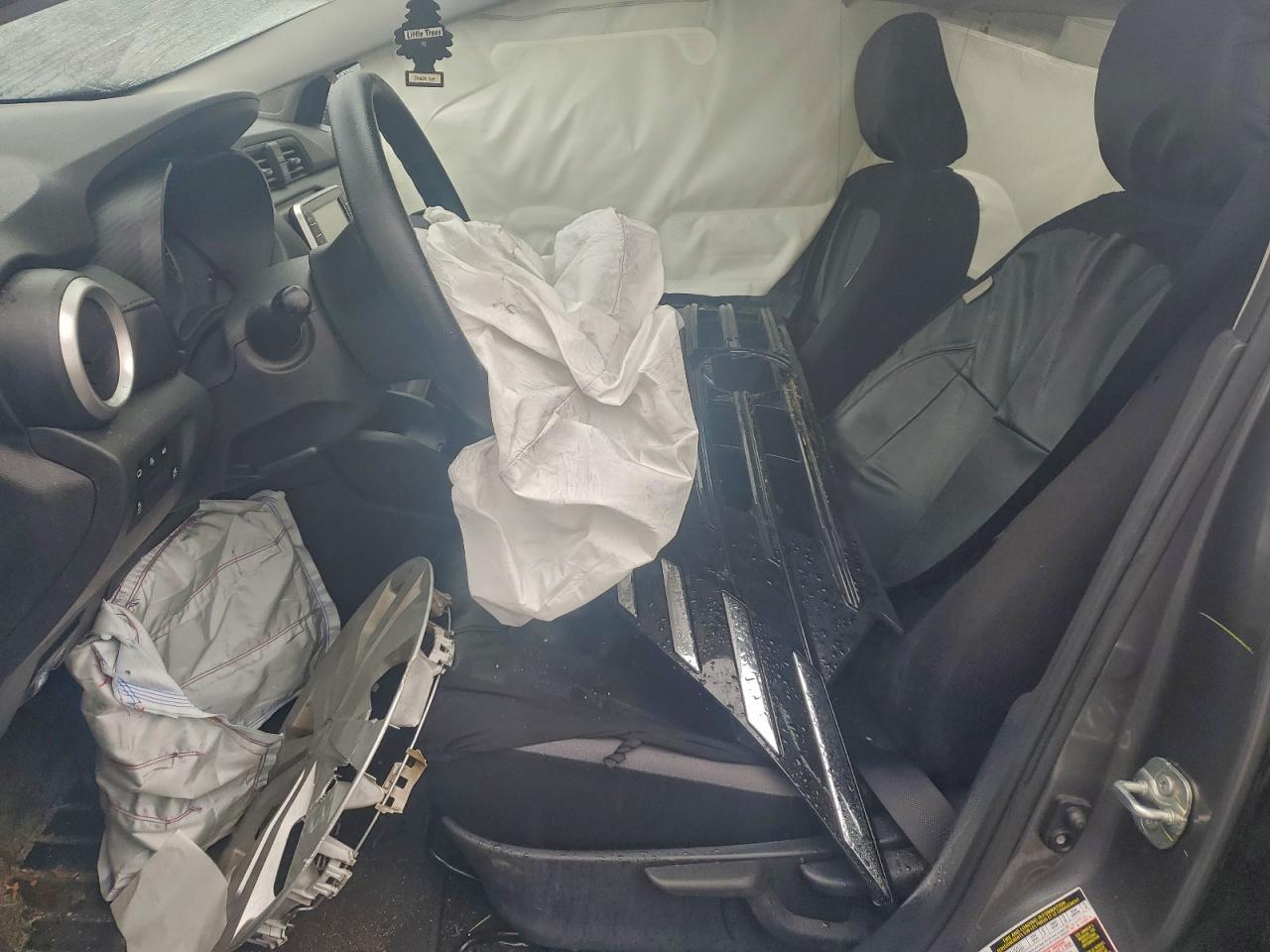 Nissan Versa S Image 8