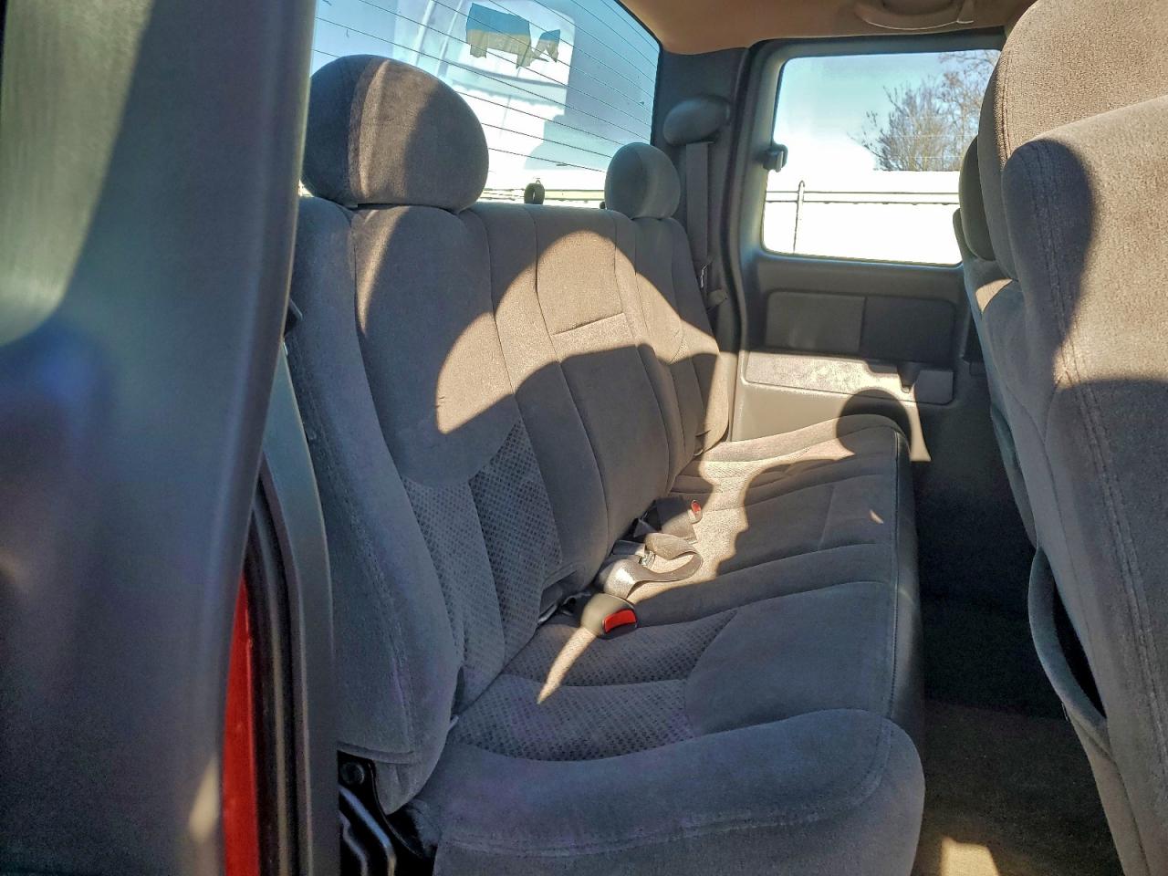 Chevrolet Silverado K1500 Image 4