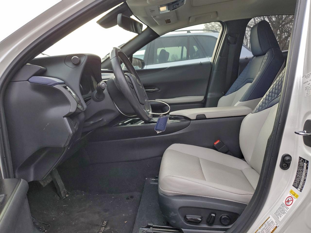 Lexus Ux 200 Image 8