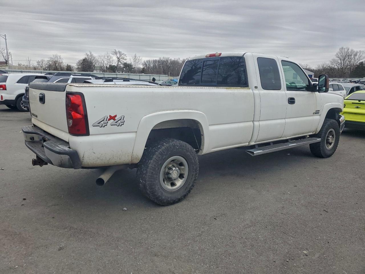 Chevrolet Silverado K3500 Image 4