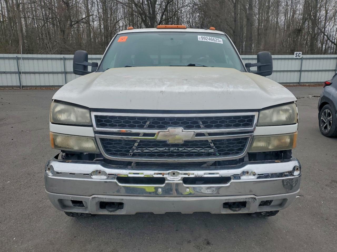 Chevrolet Silverado K3500 Image 2
