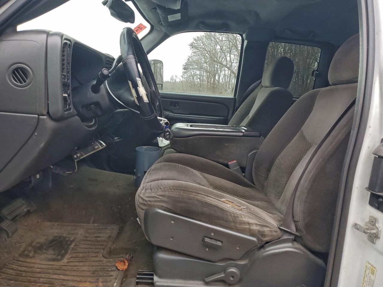 Chevrolet Silverado K3500 Image 8