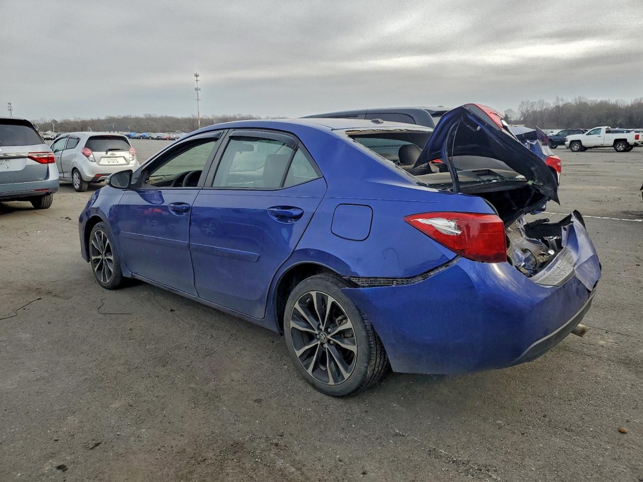 Toyota Corolla L Image 2