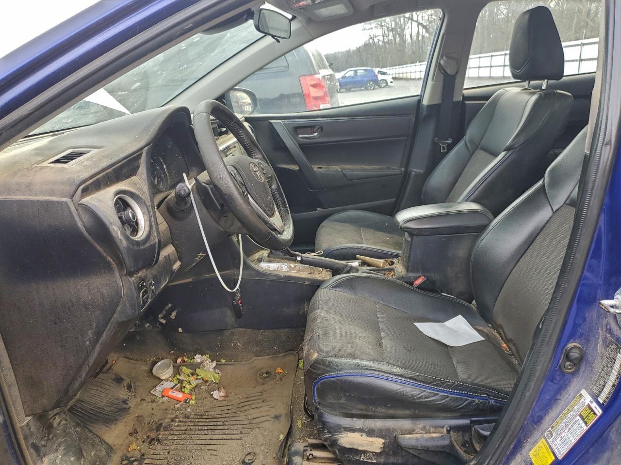 Toyota Corolla L Image 11