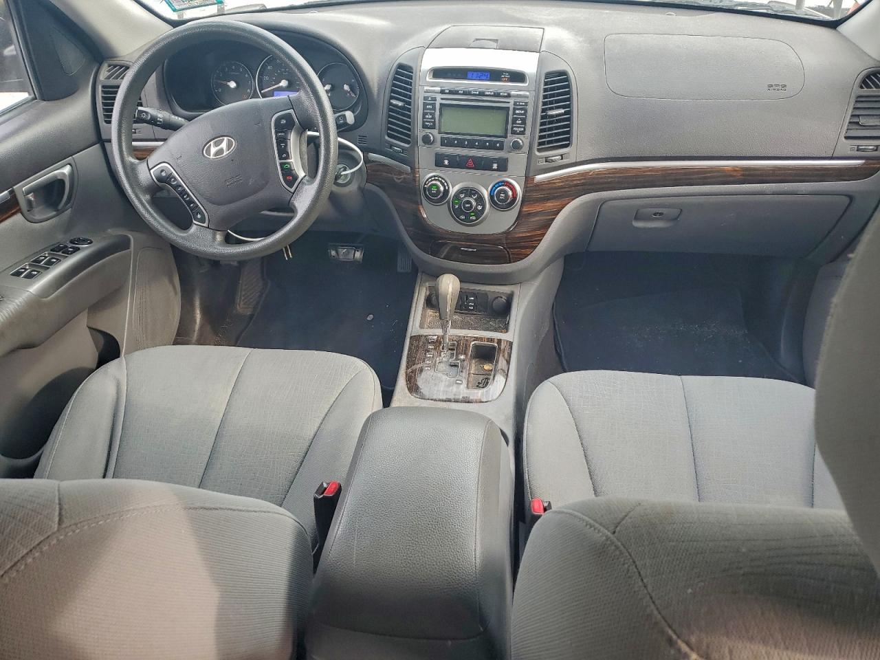 Hyundai SANTA FE Gls Image 4